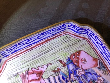 Quatre soucoupes de forme carr&eacute; en &eacute;maux de Canton, Qianlong