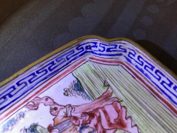 Quatre soucoupes de forme carr&eacute; en &eacute;maux de Canton, Qianlong