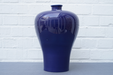 A Chinese monochrome blue meiping vase, Yongzheng mark, 19/20th C.