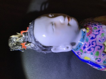 Une figure de Magu en porcelaine de Chine famille rose, Qianlong