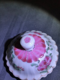 Een Chinese famille rose theepot en deksel met bloemen en takken in reli&euml;f, Yongzheng
