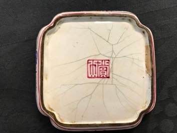 Quatre soucoupes de forme carr&eacute; en &eacute;maux de Canton, Qianlong