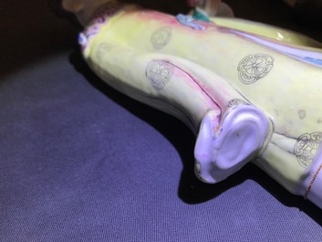 Une figure de Magu en porcelaine de Chine famille rose, Qianlong