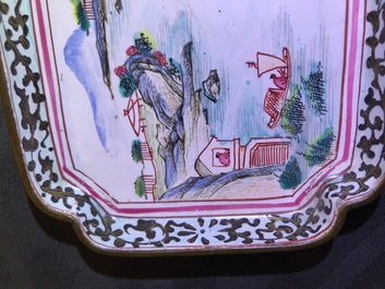 Quatre soucoupes de forme carr&eacute; en &eacute;maux de Canton, Qianlong