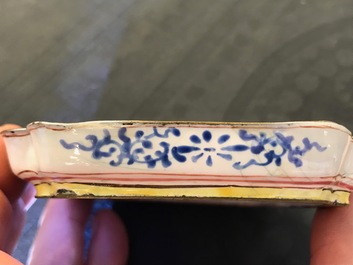 Quatre soucoupes de forme carr&eacute; en &eacute;maux de Canton, Qianlong