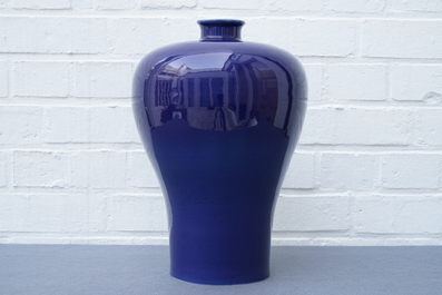 A Chinese monochrome blue meiping vase, Yongzheng mark, 19/20th C.