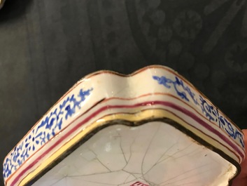 Quatre soucoupes de forme carr&eacute; en &eacute;maux de Canton, Qianlong