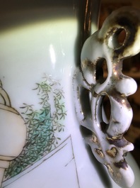 Two Chinese famille rose vases, 19/20th C.
