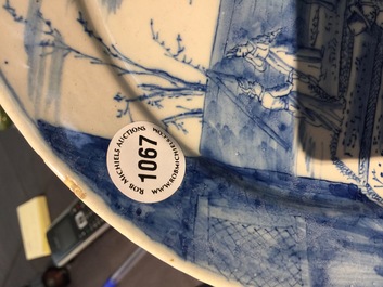 Une assiette en fa&iuml;ence de Delft bleu et blanc de la s&eacute;rie des "Zodiaques", premier quart du 18&egrave;me