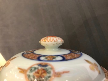 Drie ronde Chinese dekselterrines van het servies van Koning Lodewijk XV van Frankrijk, Yongzheng, ca. 1732