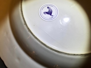 Een Chinees blauwwit wapenbord voor de Engelse markt, Qianlong