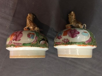 Twee paar Chinese Canton famille rose dekselvazen, 19e eeuw