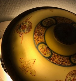 Drie ronde Chinese dekselterrines van het servies van Koning Lodewijk XV van Frankrijk, Yongzheng, ca. 1732