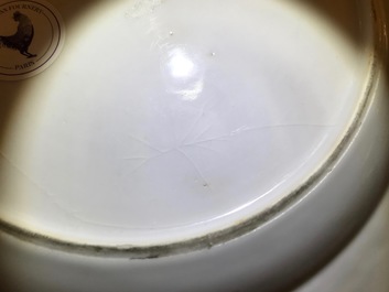 Een Chinees blauwwit wapenbord voor de Engelse markt, Qianlong