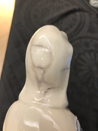 Een Chinees Dehua blanc de Chine model van Guanyin, 18/19e eeuw