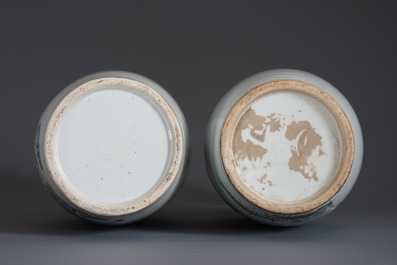 Two Chinese famille rose vases with figures in a garden, 19/20th C.