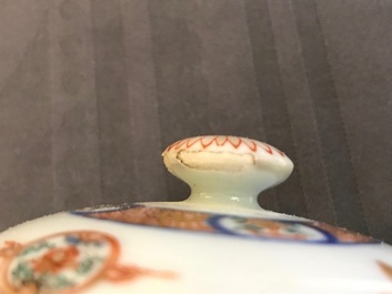 Drie ronde Chinese dekselterrines van het servies van Koning Lodewijk XV van Frankrijk, Yongzheng, ca. 1732