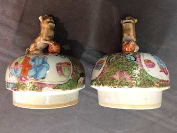 Twee paar Chinese Canton famille rose dekselvazen, 19e eeuw