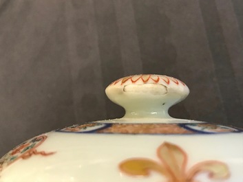 Drie ronde Chinese dekselterrines van het servies van Koning Lodewijk XV van Frankrijk, Yongzheng, ca. 1732
