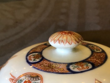 Drie ronde Chinese dekselterrines van het servies van Koning Lodewijk XV van Frankrijk, Yongzheng, ca. 1732