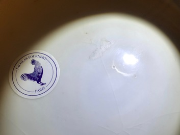 Een Chinees blauwwit wapenbord voor de Engelse markt, Qianlong