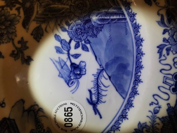 Een Chinees blauwwit wapenbord voor de Engelse markt, Qianlong