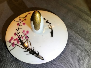 Neuf pi&egrave;ces en porcelaine de Chine qianjiang cai, 19/20&egrave;me