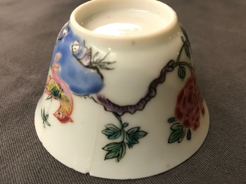 A lot of 33 Chinese famille rose cups and 27 saucers, Yongzheng/Qianlong