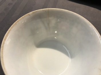 A lot of 33 Chinese famille rose cups and 27 saucers, Yongzheng/Qianlong