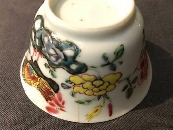 A lot of 33 Chinese famille rose cups and 27 saucers, Yongzheng/Qianlong