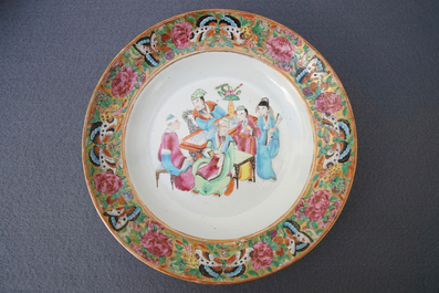 Twelve Chinese Canton Mandarin famille rose plates and soup plates, Daoguang