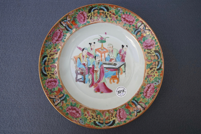 Twelve Chinese Canton Mandarin famille rose plates and soup plates, Daoguang