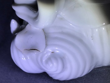 A Chinese Dehua blanc de Chine figure of Guanyin, 19th C.