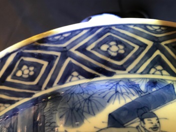 Un bol de type klapmuts en porcelaine de Chine bleu et blanc, marque et &eacute;poque de Kangxi