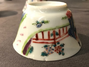 A lot of 33 Chinese famille rose cups and 27 saucers, Yongzheng/Qianlong