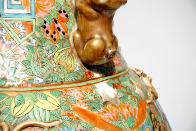 A large Chinese Canton famille rose vase, 19th C.