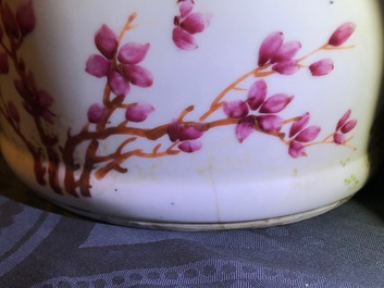 Two Chinese qianjiang cai and famille rose vases, 19/20th C.