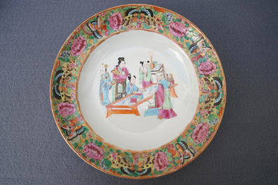 Twelve Chinese Canton Mandarin famille rose plates and soup plates, Daoguang