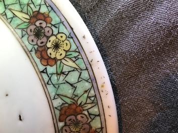 Un vase couvert en porcelaine de Chine famille verte, 19&egrave;me