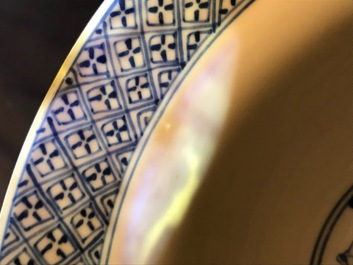 Un bol de type klapmuts en porcelaine de Chine bleu et blanc, marque et &eacute;poque de Kangxi