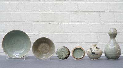 Un ensemble de pi&egrave;ces en porcelaine c&eacute;ladon, Cor&eacute;e, Goryeo et apr&egrave;s