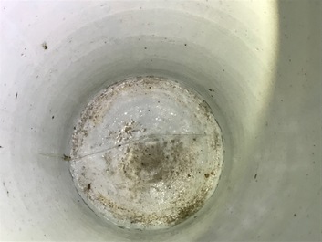 Un grand vase couvert en porcelaine de Chine bleu et blanc, Kangxi