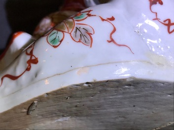 Een Japanse Imari kandelaar in de vorm van een Bijin, Edo, 17/18e eeuw