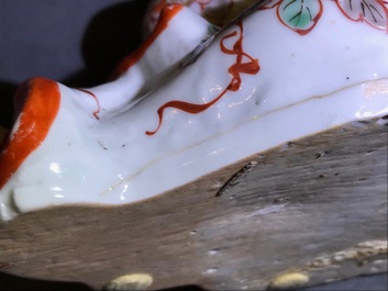 Een Japanse Imari kandelaar in de vorm van een Bijin, Edo, 17/18e eeuw