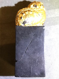 Huit pierres d'encre en forme de sceaux dans un coffre de pr&eacute;sentation, 18/19&egrave;me