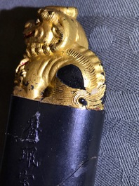Huit pierres d'encre en forme de sceaux dans un coffre de pr&eacute;sentation, 18/19&egrave;me