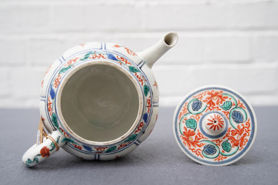 A Japanese Kakiemon teapot and cover, Edo, 17th C.