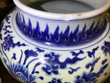 A tall Chinese blue and white 'lotus scroll' vase and cover, Kangxi