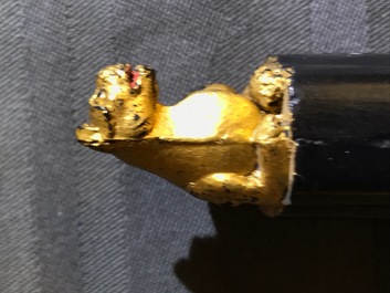 Huit pierres d'encre en forme de sceaux dans un coffre de pr&eacute;sentation, 18/19&egrave;me