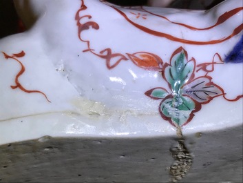 Een Japanse Imari kandelaar in de vorm van een Bijin, Edo, 17/18e eeuw